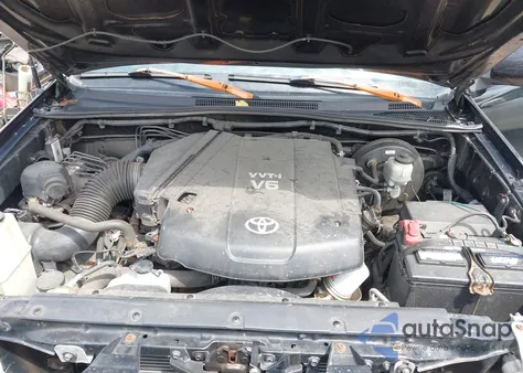 2013 Toyota Tacoma Base V6 z USA, uszkodzony, nr VIN 3TMLU4EN4DM117239